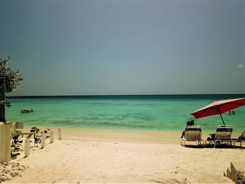 Seven Mile Aparthotel 3*