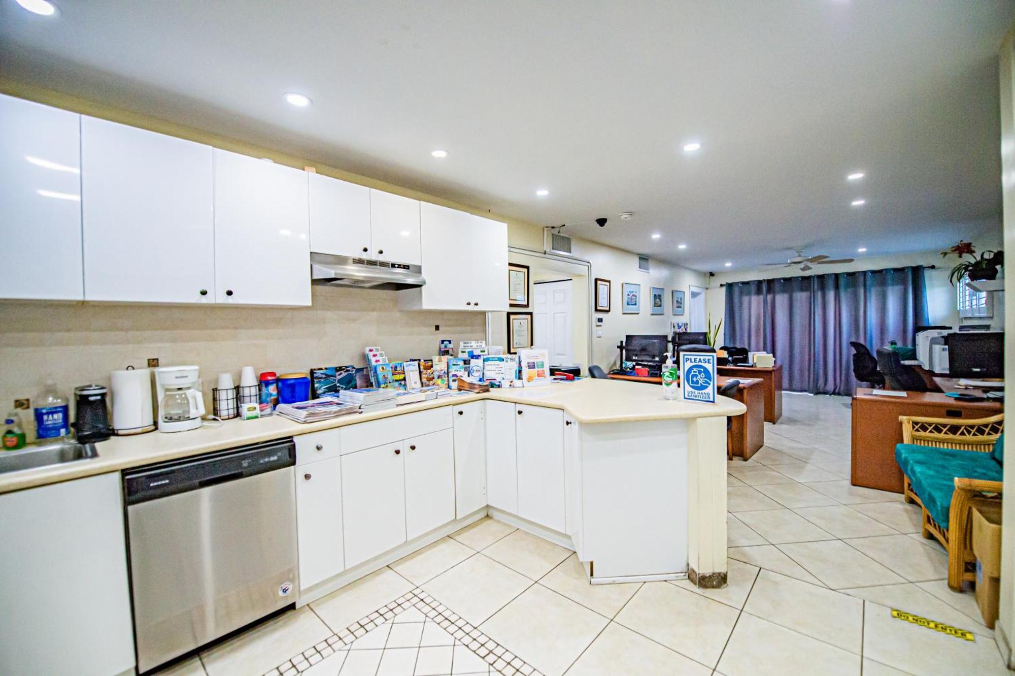 Seven Mile Aparthotel George Town