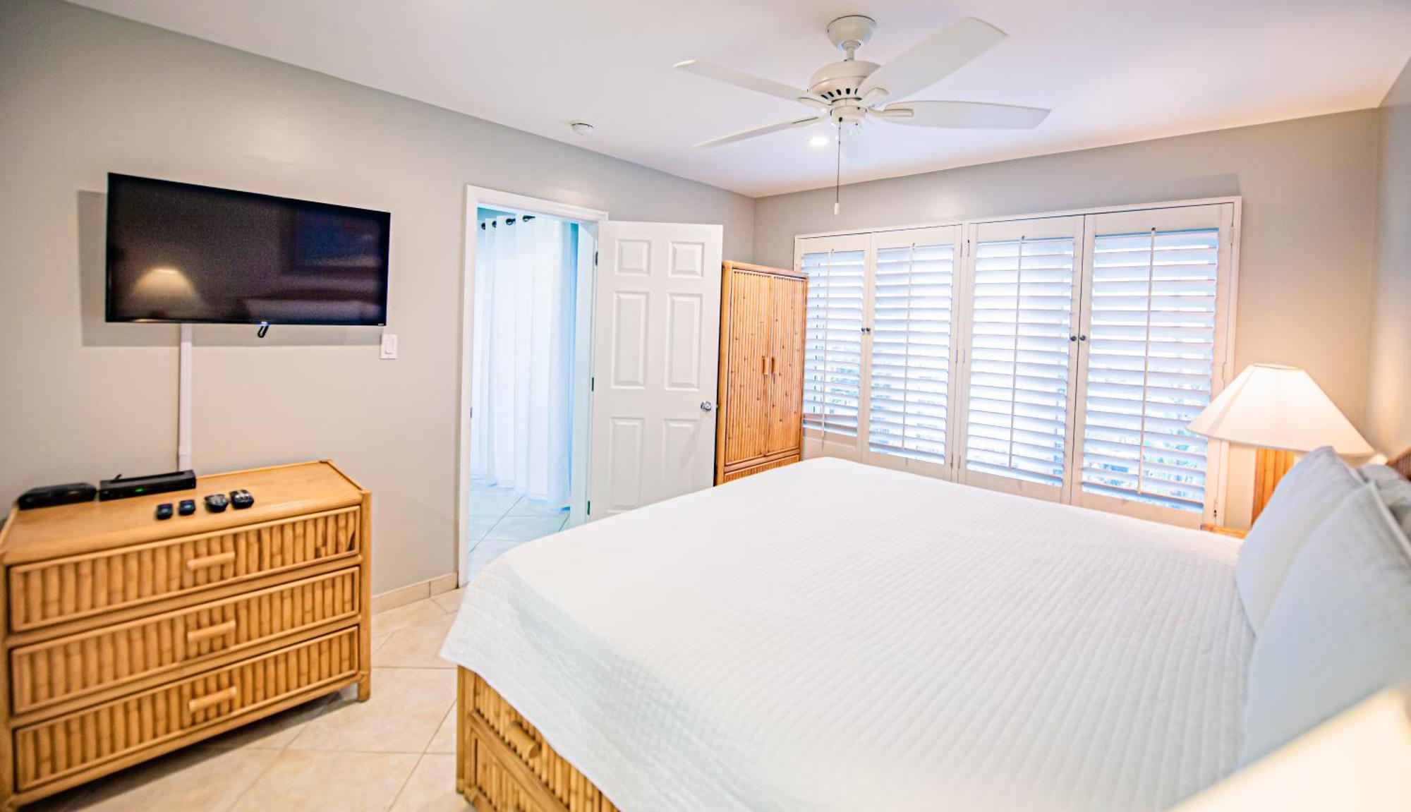 Seven Mile Aparthotel