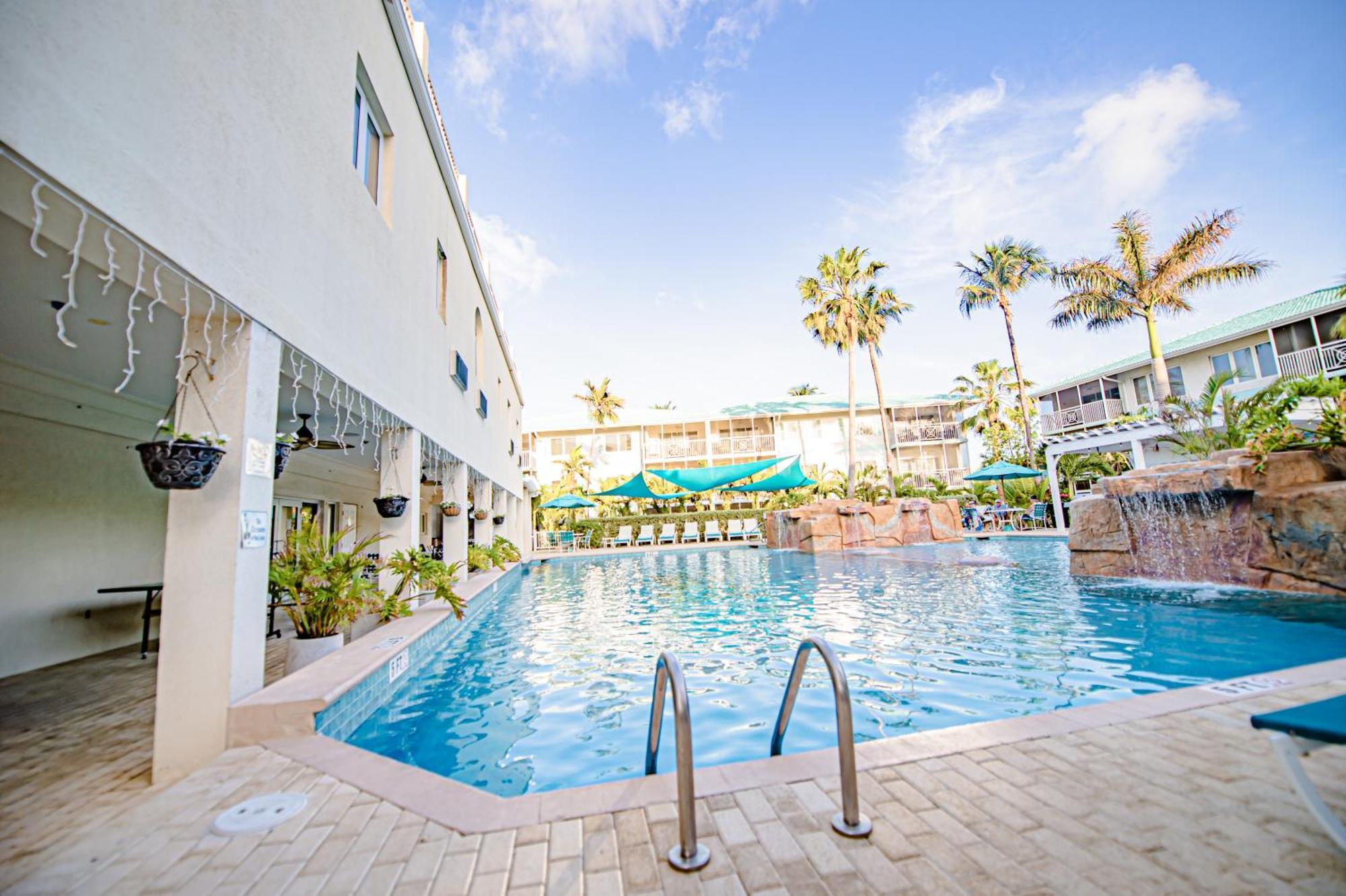 Seven Mile Aparthotel